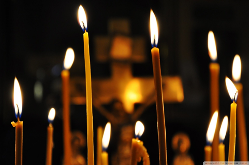 轿车突发爆炸瞬间，车主站车外躲过一劫——生死一线间的幸运故事